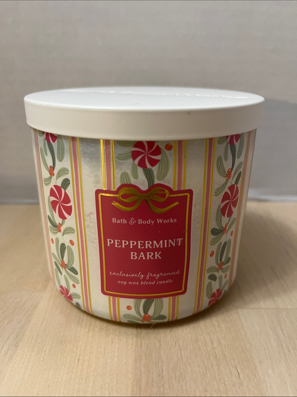 Bath & Body Works 14.5 oz Peppermint Bark 3- Wick Candle in Glass Jar w/ Lid